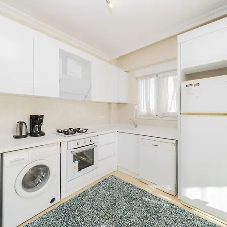 Flat With Balcony And Shared Pool In بيليك