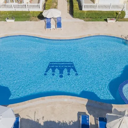 شقة Flat With Balcony And Shared Pool In بيليك